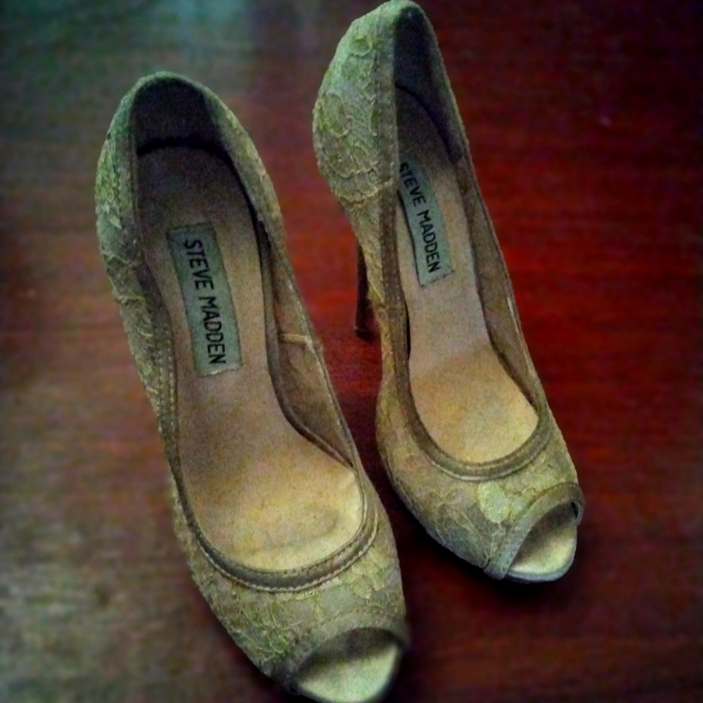 Steve Madden lace open toe pumps